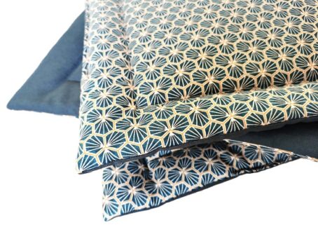 Coussin bleu geo pour les lits de Coté KUBE