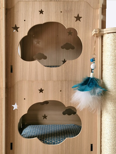 Arbre à chats Nuagino de Côté KUBE - suspension bleu -detail
